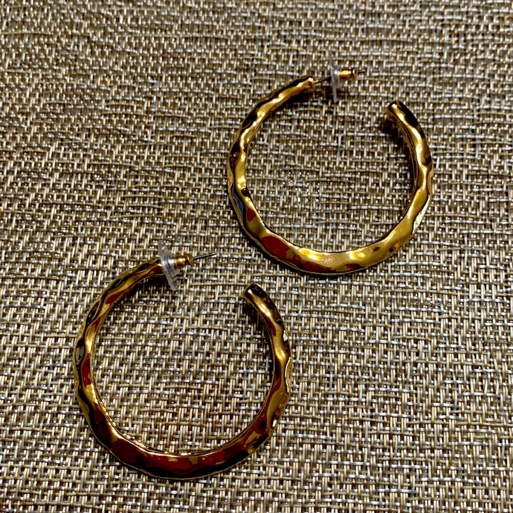 Gently used, EXPRESS Gold Crinkly Hoop Earrings 💛